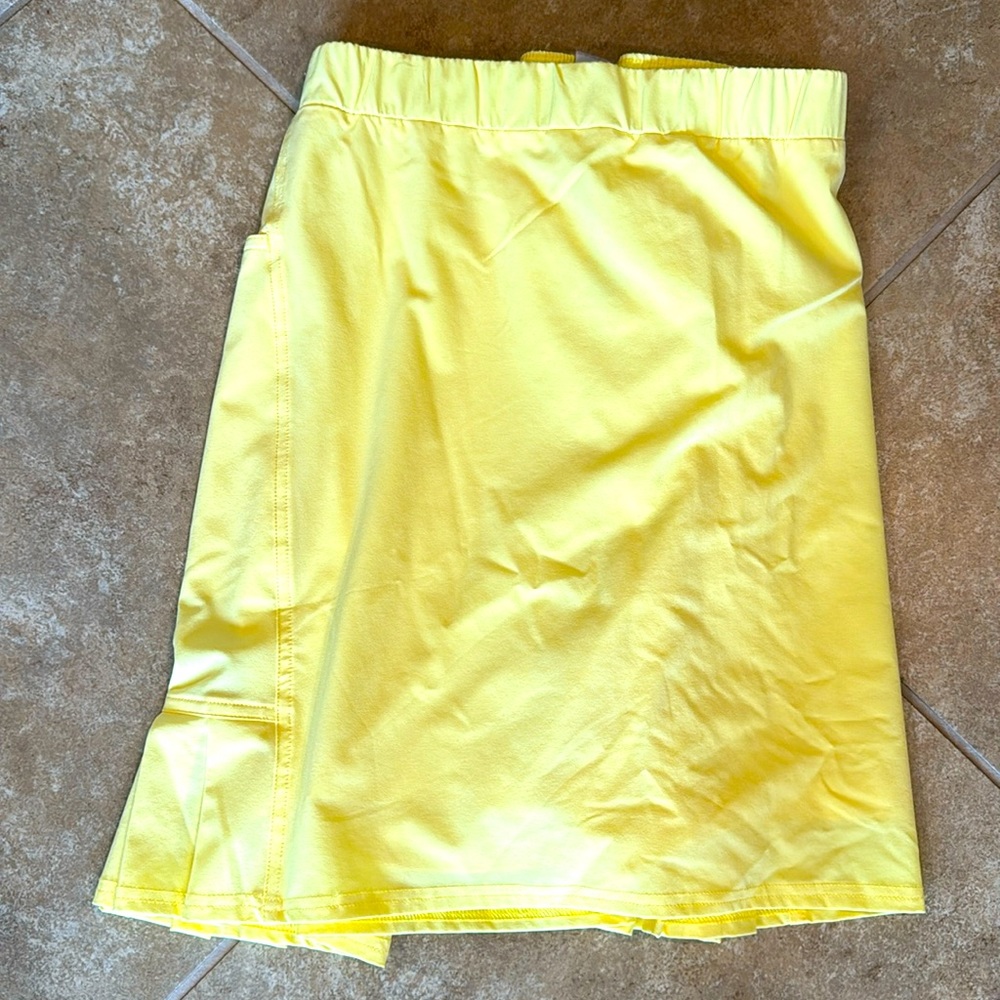 Chico’s ZENERGY Skort in size 3.5 (18- 20) Yellow